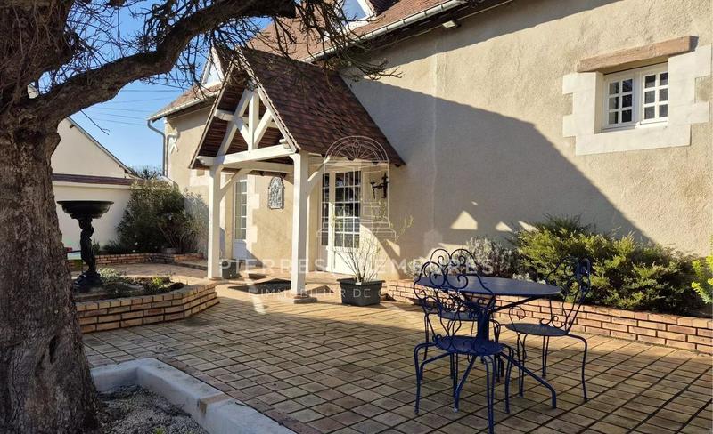 Maison - 438 m² - 16 pièces