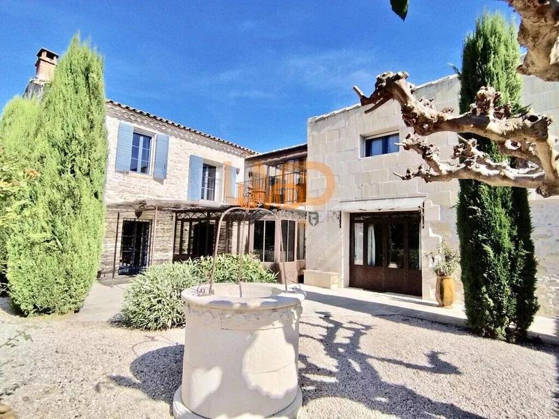 Maison - 300 m² - 11 pièces