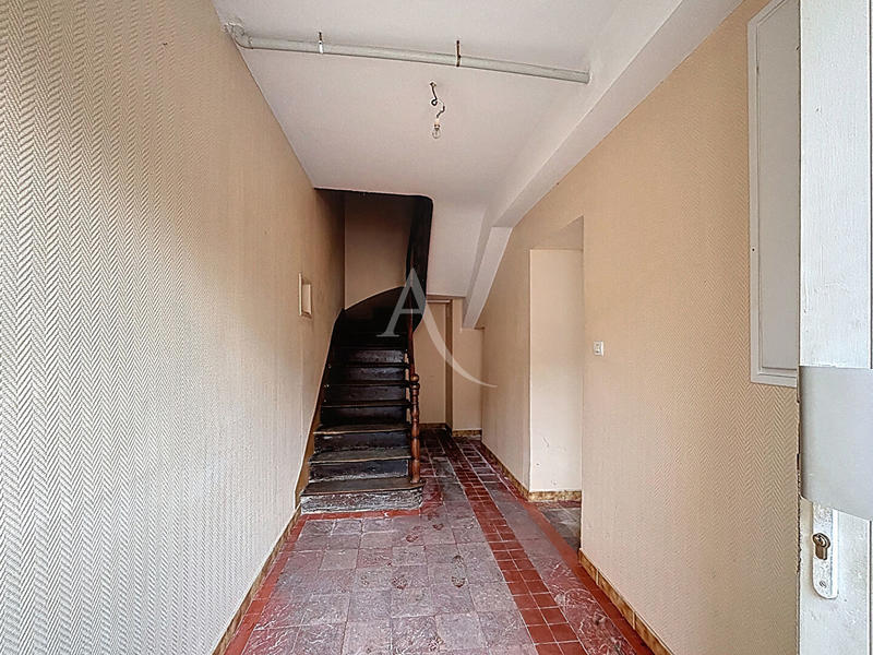 Maison - 213 m² - 8 pièces