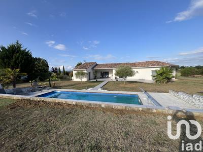 Maison - 140 m² - 5 pièces