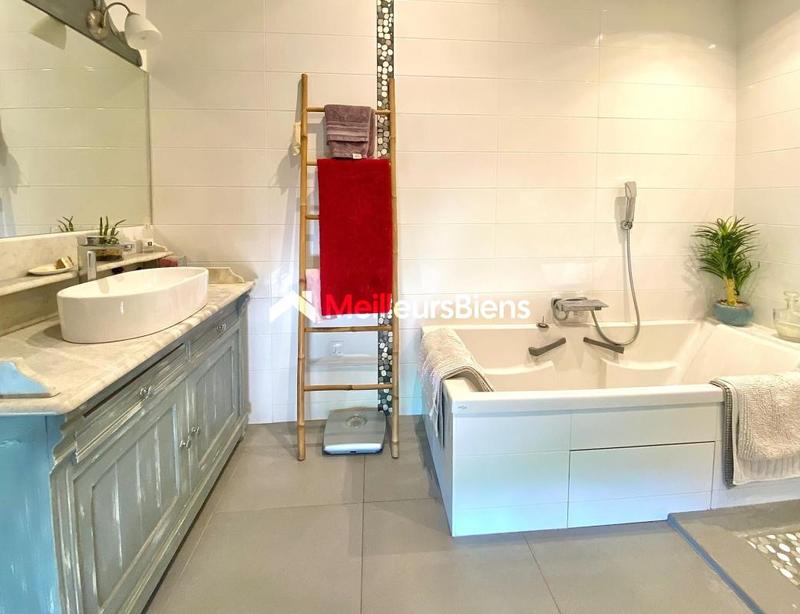 Corps de ferme - 225 m² - 7 pièces