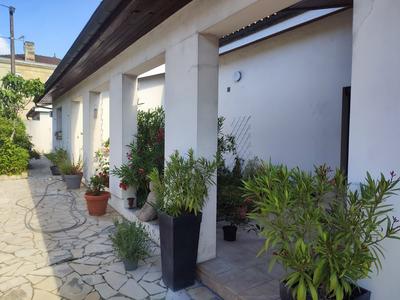 Villa - 337 m² - 10 pièces