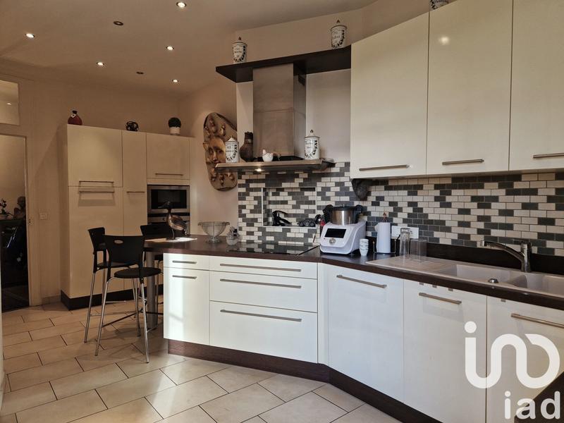 Appartement - 186 m² - 6 pièces