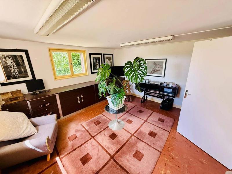 Propriété - 202 m² - 6 pièces