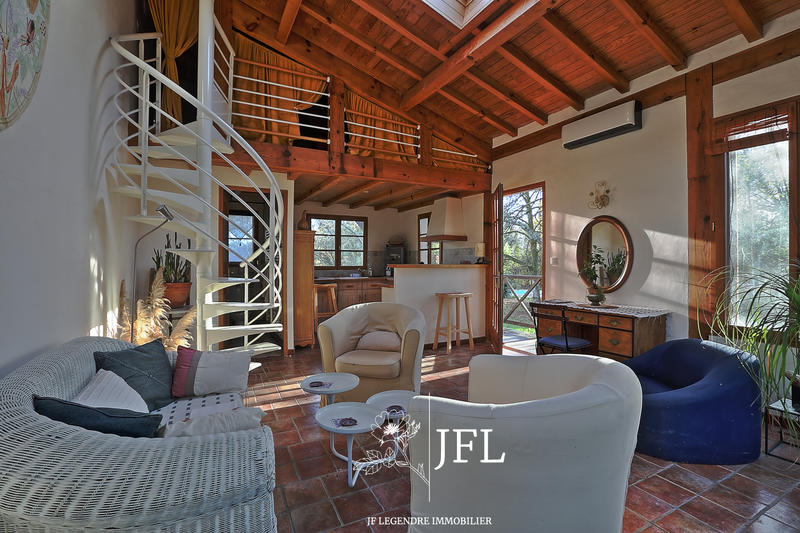 Propriété - 151 m² - 4 pièces