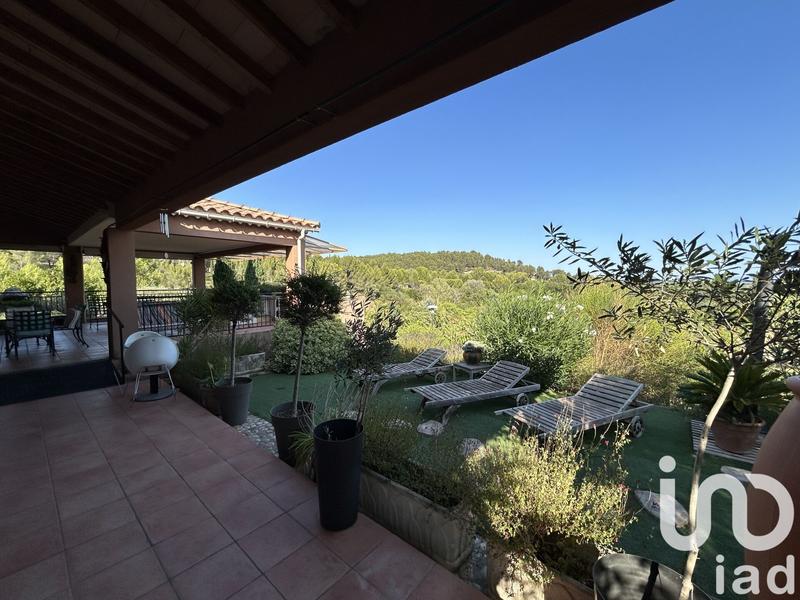 Maison - 221 m² - 6 pièces