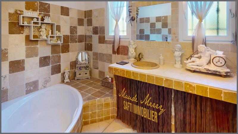 Maison - 230 m² - 6 pièces