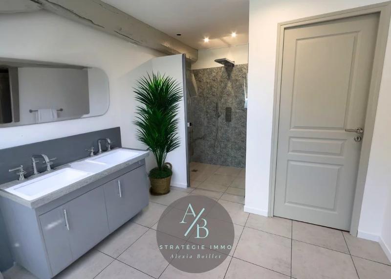 Maison en pierre - 240 m² - 7 pièces