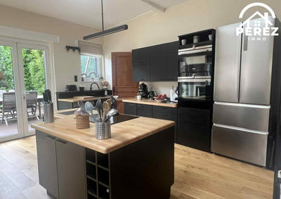 Maison - 290 m² - 10 pièces