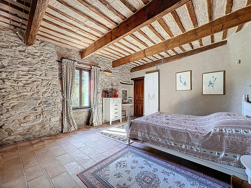 Maison - 331 m² - 9 pièces