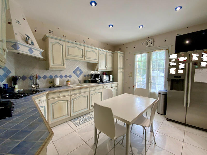 Maison - 274 m² - 9 pièces