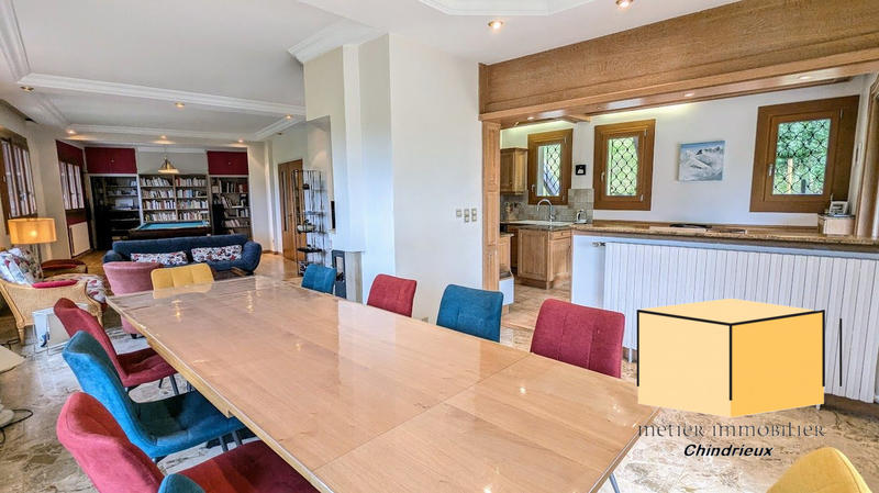 Villa - 304 m² - 10 pièces