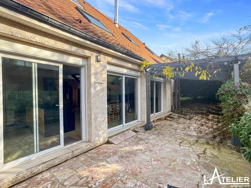 Maison - 169 m² - 9 pièces