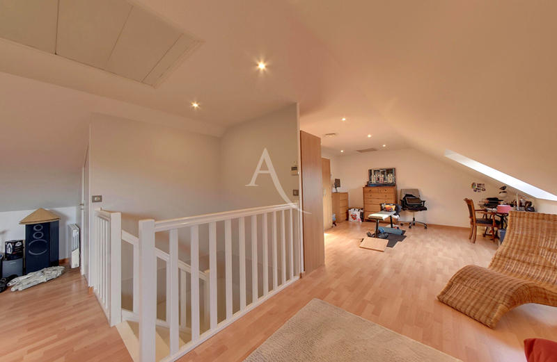 Maison - 215 m² - 8 pièces