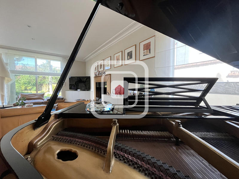 Maison - 267 m² - 8 pièces