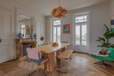 Maison - 207 m² - 9 pièces