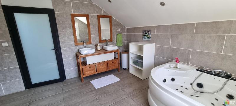 Villa - 255 m² - 6 pièces