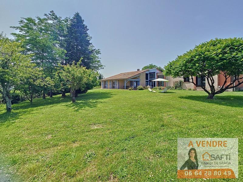 Maison - 220 m² - 7 pièces