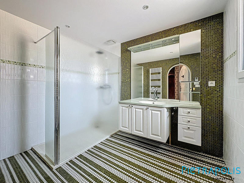 Maison - 180 m² - 5 pièces