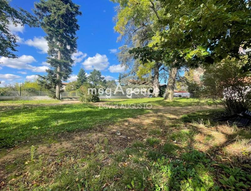 Terrain constructible - 701 m²