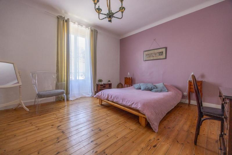 Maison - 240 m² - 10 pièces