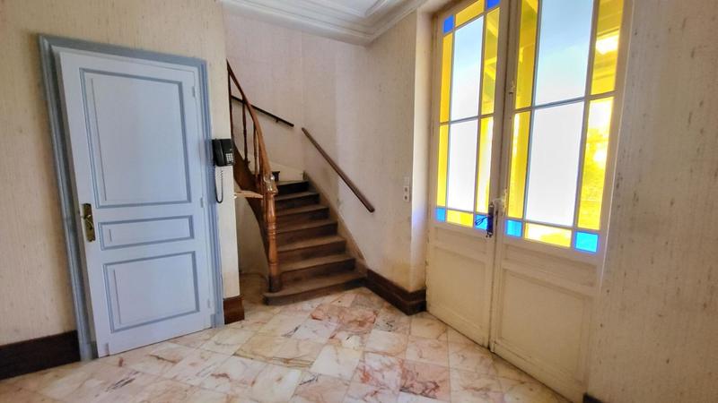 Maison - 330 m² - 13 pièces