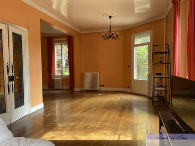 Maison - 258 m² - 9 pièces