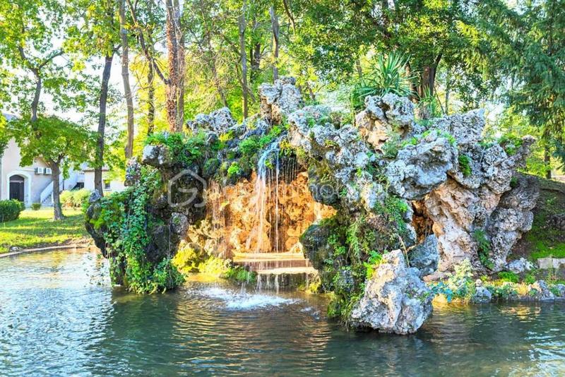 Immeuble - 1 089 m² - 32 pièces