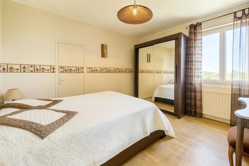 Maison - 157 m² - 10 pièces