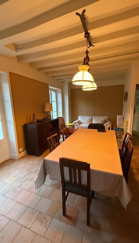 Maison - 212 m² - 9 pièces