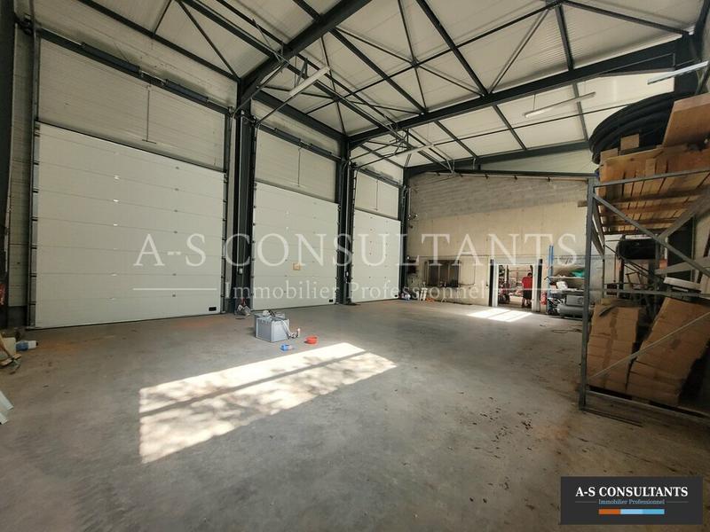 Local d'activité / Entrepôt - 675 m²