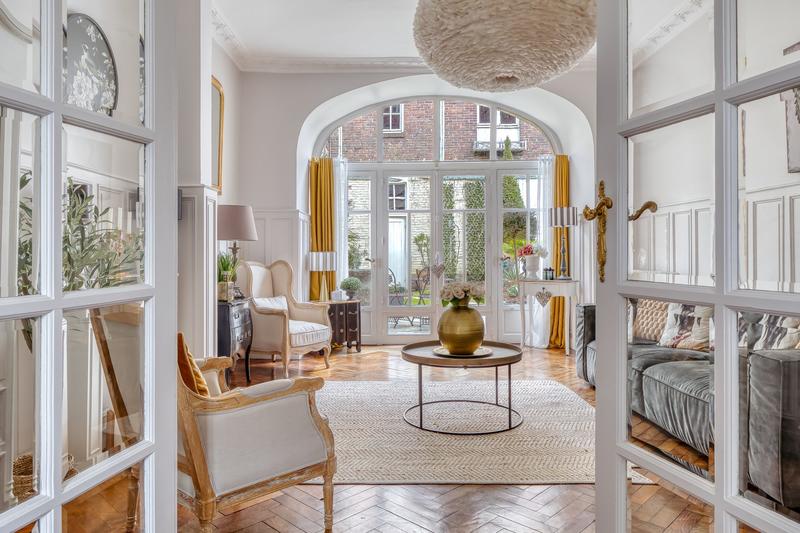 Maison - 233 m² - 12 pièces