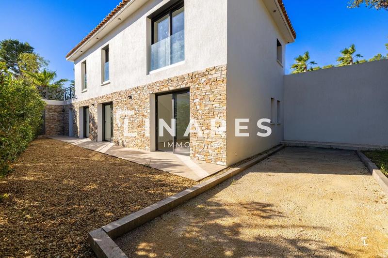 Maison - 234 m² - 7 pièces