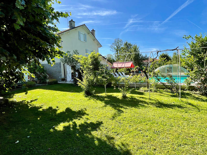 Maison - 213 m² - 8 pièces
