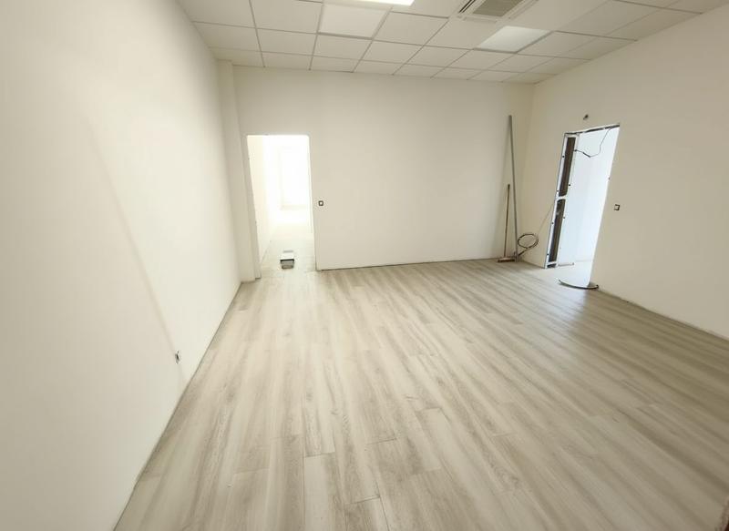 Bureau - 120 m² - 4 pièces