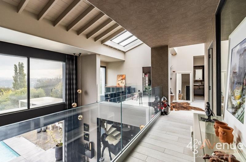 Maison - 250 m² - 8 pièces