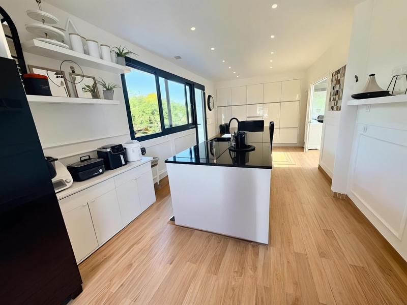 Maison - 310 m² - 9 pièces