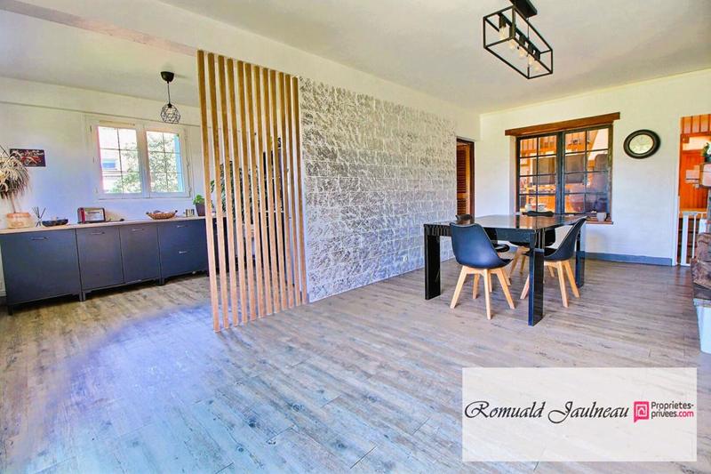 Maison - 256 m² - 8 pièces