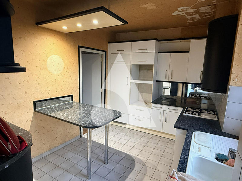 Maison - 215 m² - 9 pièces