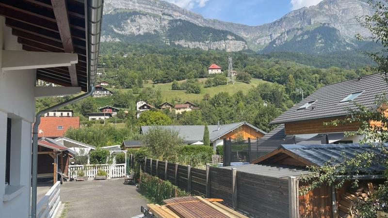 Maison - 232 m² - 9 pièces