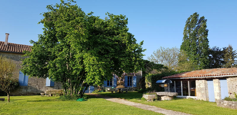 Maison - 562 m² - 19 pièces