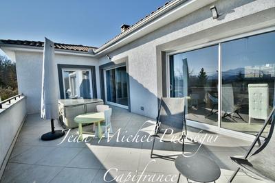 Maison - 230 m² - 8 pièces