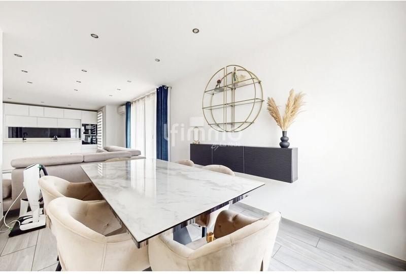 Appartement - 82 m² - 4 pièces