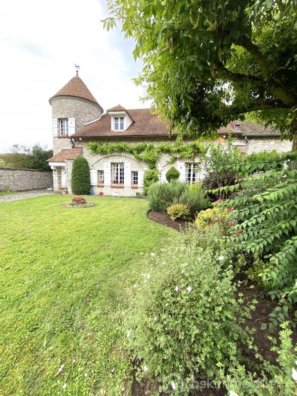 Demeure - 235 m² - 8 pièces