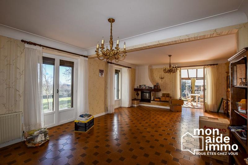 Maison traditionnelle - 240 m² - 9 pièces