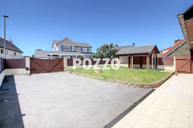 Maison - 182 m² - 9 pièces