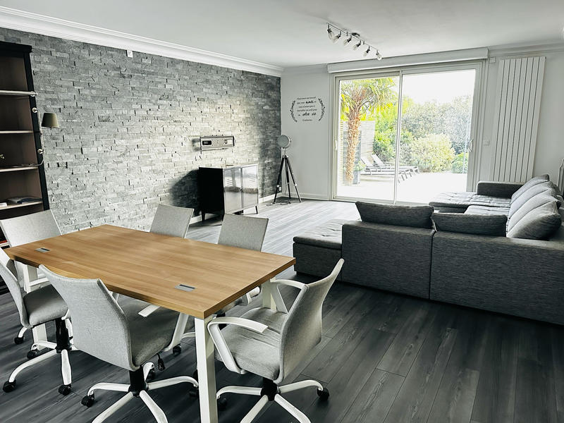 Maison - 196 m² - 8 pièces