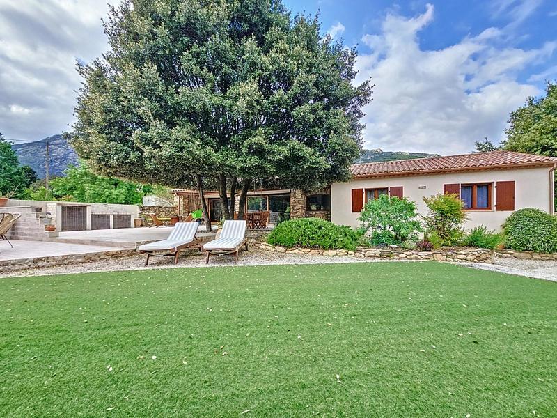 Maison - 220 m² - 7 pièces