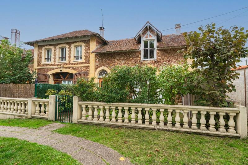 Demeure - 654 m² - 29 pièces