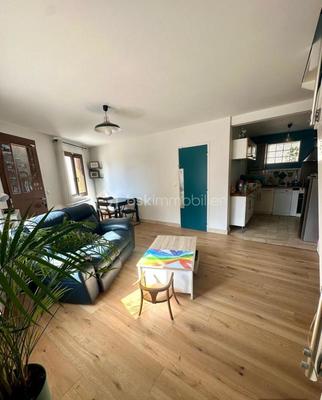 Maison - 64 m² - 4 pièces